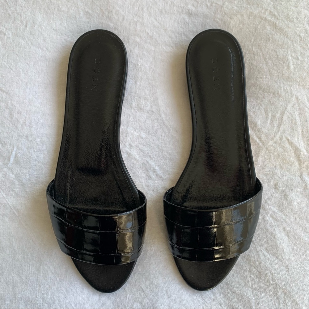 Doen Angelica Patent Leather Strap Slip On Sandals Black Faux Croc Alligator